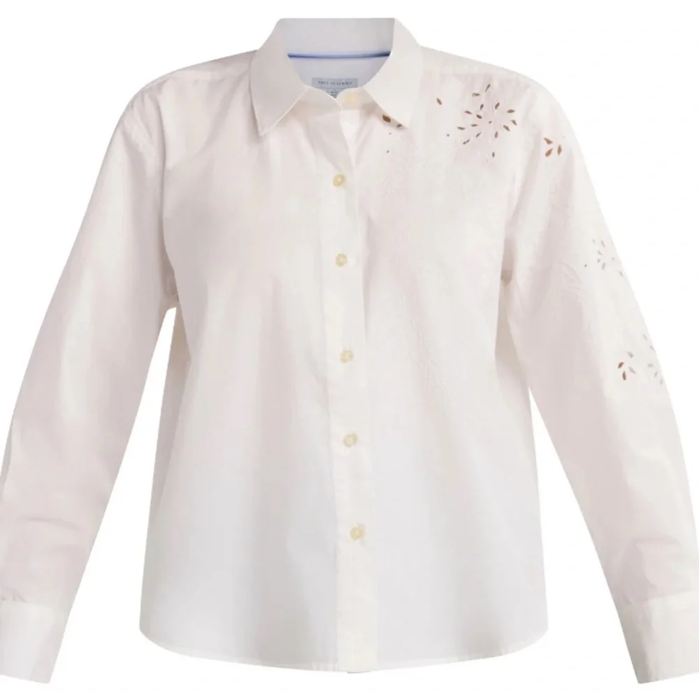 Free Assembly Women’s Button Front Cotton Embroidered Shirt with Long Sleeves - Picture 4 of 5
